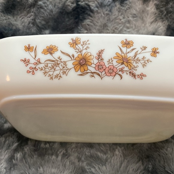 Country Autumn / Woodland Pyrex
OBLONG Casserole,
Wildflower - Picture 14 of 16
